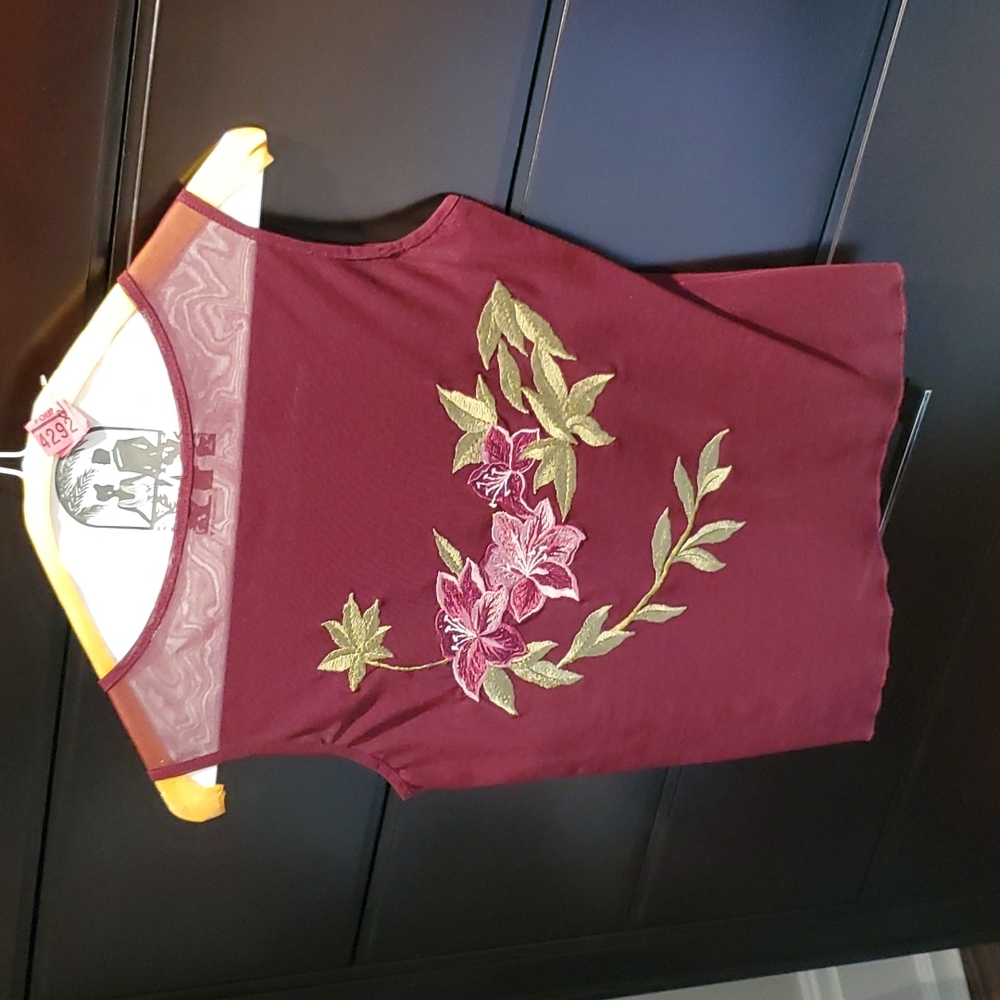 Women's MW Sleeveless Maroon Top